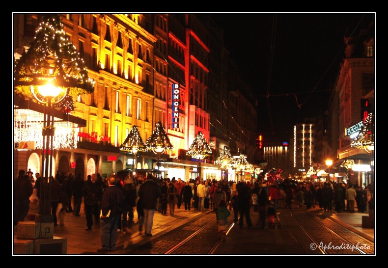 120 Animation festive de Noel dans les rues Basses